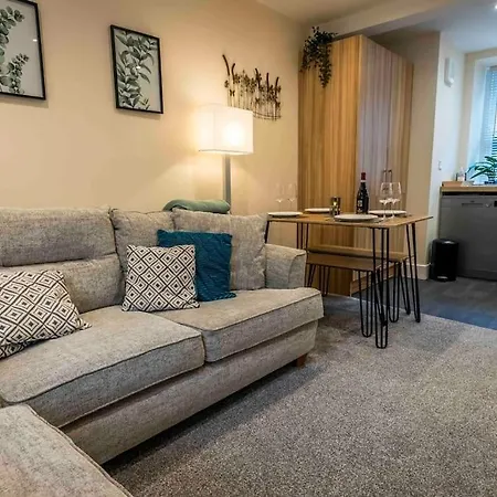 Cosy In With Parking!