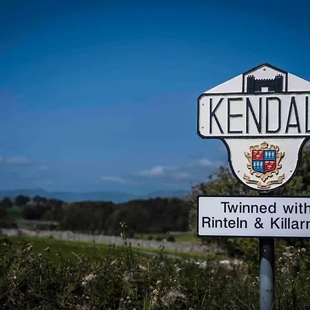 Cosy In With Parking!