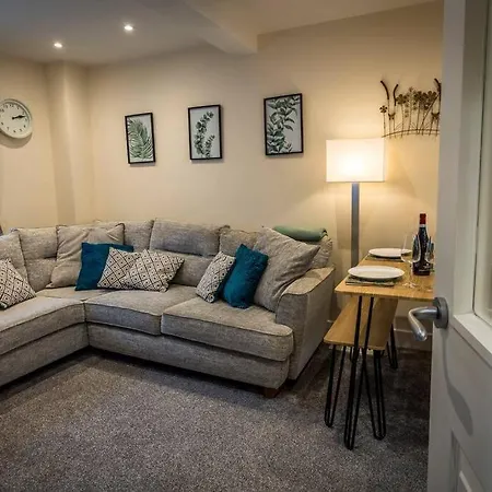 Cosy In With Parking! *