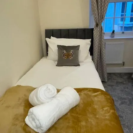 Cosy In With Parking! Holiday home