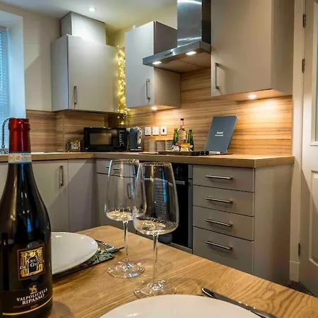 Cosy In With Parking! Holiday home