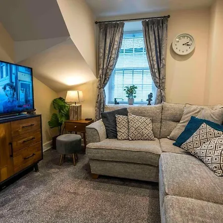 Cosy In With Parking! *